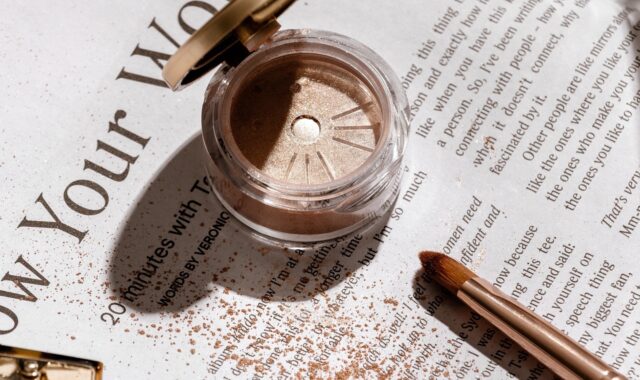 eyeliner, makeup, beauty, make-up, cosmetics, brush, makeup brush, glitter, gold, gold powder, fashion, makeup, makeup, makeup, makeup, makeup, cosmetics, cosmetics, cosmetics
