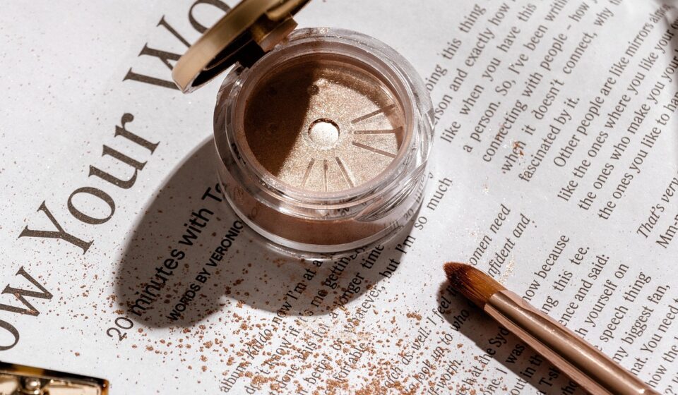 eyeliner, makeup, beauty, make-up, cosmetics, brush, makeup brush, glitter, gold, gold powder, fashion, makeup, makeup, makeup, makeup, makeup, cosmetics, cosmetics, cosmetics