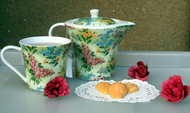 cup, nature, tea, table, flower, flower wallpaper, madeleine, flower background, spring, red, pastry shop, biscuit, miniature, tea cup, polymer clay, painting, beautiful flowers, to taste, sculpture