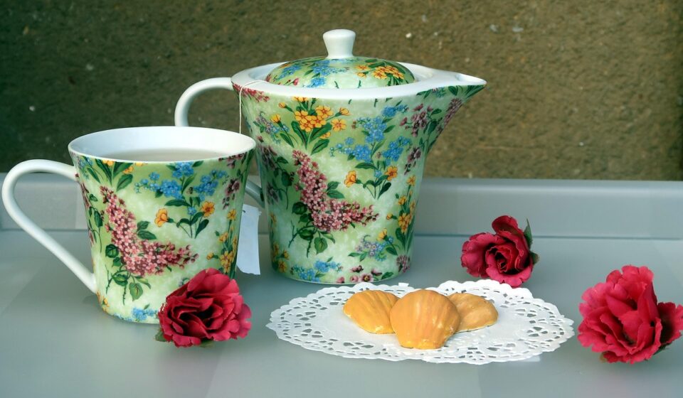 cup, nature, tea, table, flower, flower wallpaper, madeleine, flower background, spring, red, pastry shop, biscuit, miniature, tea cup, polymer clay, painting, beautiful flowers, to taste, sculpture