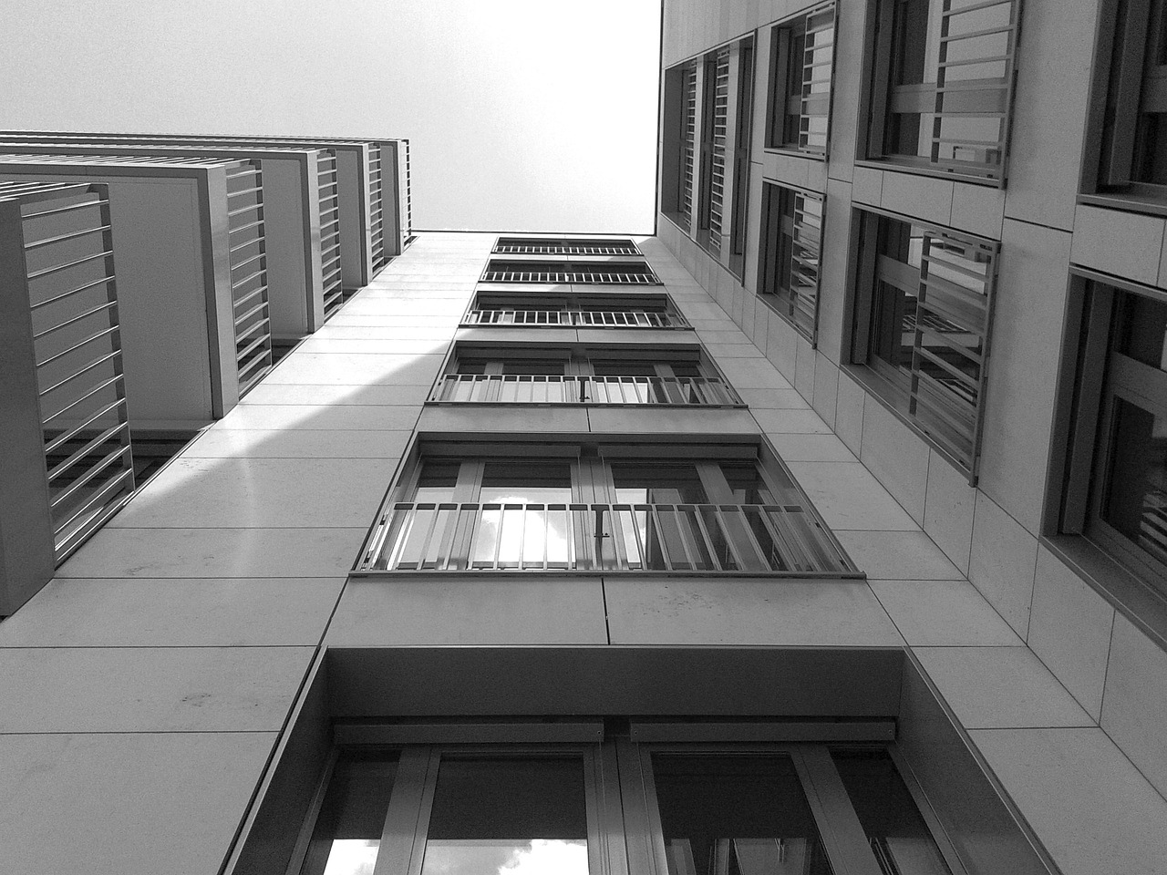 architecture, modern, building, facade, dusseldorf, window, reinforced concrete, black-and-white