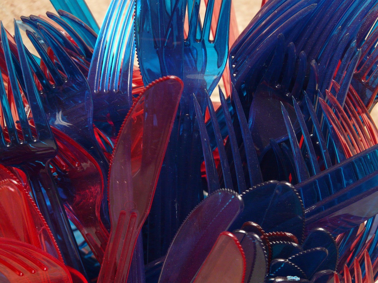 cutlery, plastic cutlery, knife, fork, plastic, blue, red, meal, plastic cutlery, plastic cutlery, plastic cutlery, plastic cutlery, plastic cutlery
