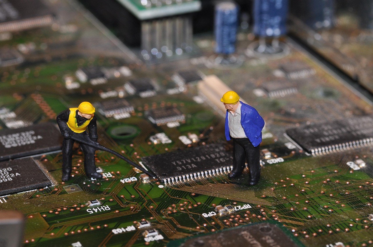 construction workers, circuit board, miniature, toys, figures, plastic figures, printed circuit board, electronics, pc, computer, closeup, circuit board, circuit board, circuit board, circuit board, circuit board, electronics